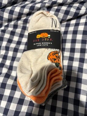Rae Dunn Cream & Orange Women's Low Cut Socks - Halloween Pumpkin Set